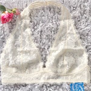 🆕New w/tag FREE PEOPLE Decorative Lace Halter top